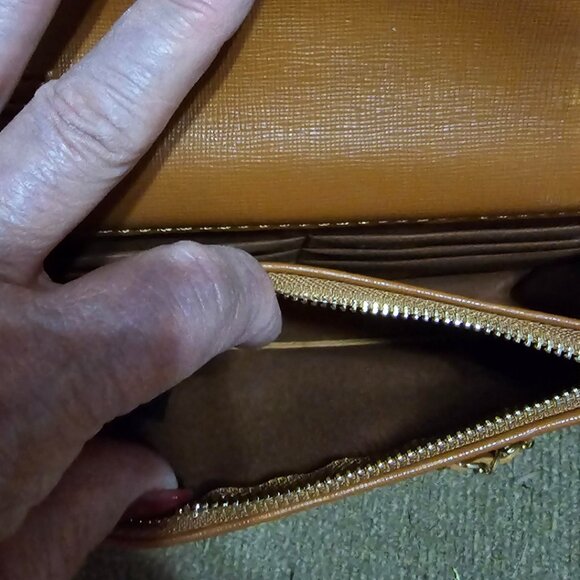 EC Bebe Los Angeles Crossbody Bag - Picture 5 of 7